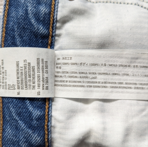 Abercrombie & Fitch | The Boyfriend Short Mid Rise | Distressed Medium Wash - Picture 6 of 9